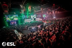 《智斗巅峰！LGD.xiao8与BB.Silent教练BP博弈成比赛焦点》